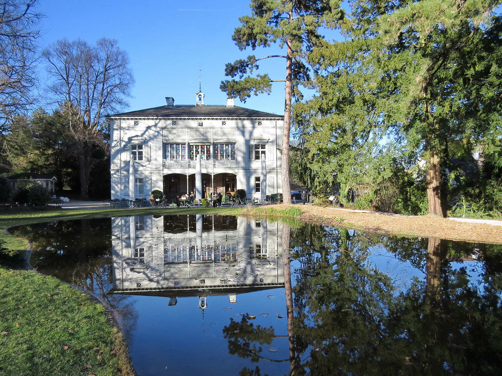 Merian-Villa Aussen Südfront mit See